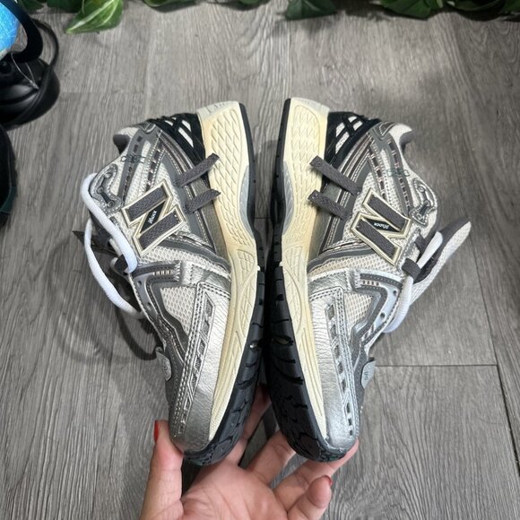 New Balance 1906A Tech Explosion Silver Metallic/Castlerock/Gold Size 9 D main image 9